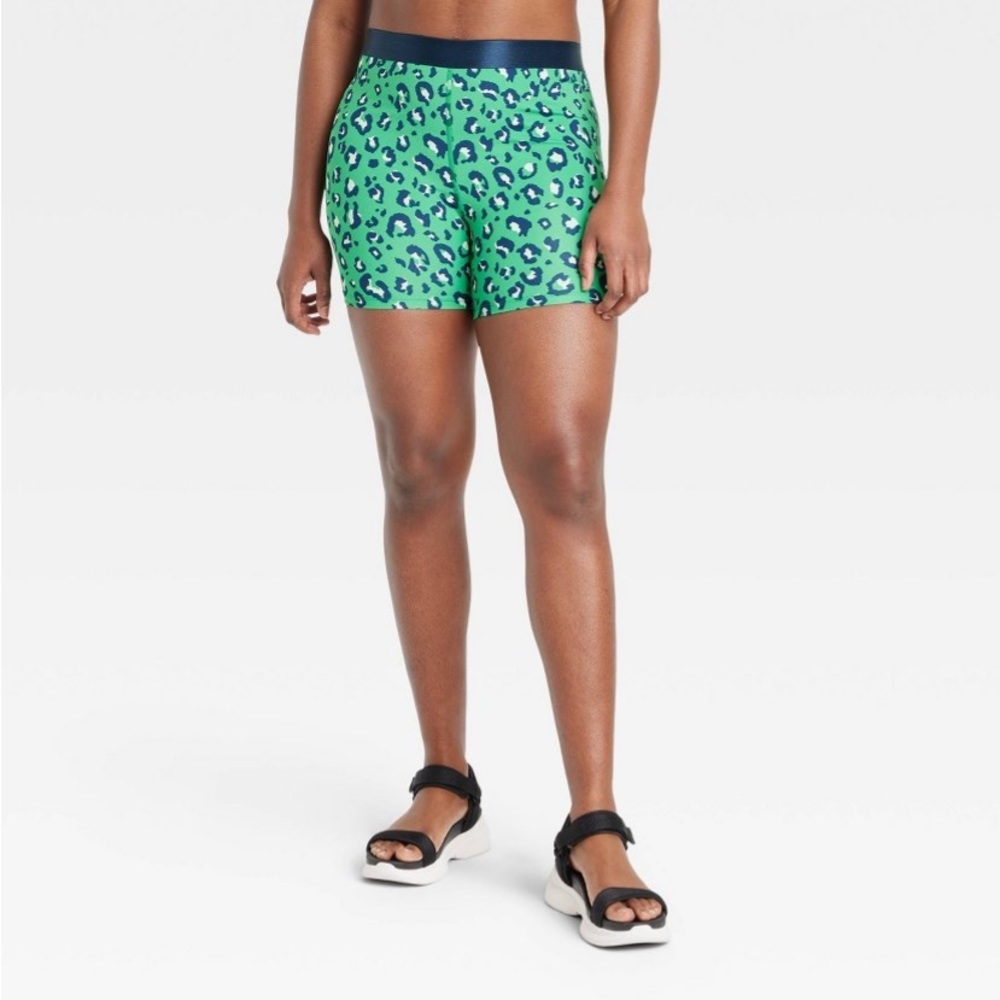 Women's High-Rise Elastic Sculpt Shorts 5" All in Motion Green Animal Print NWT